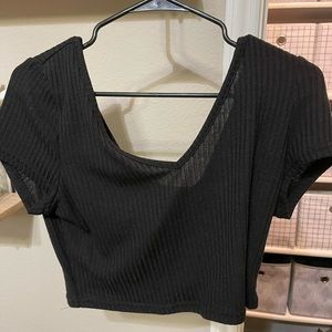 classic black cropped tee